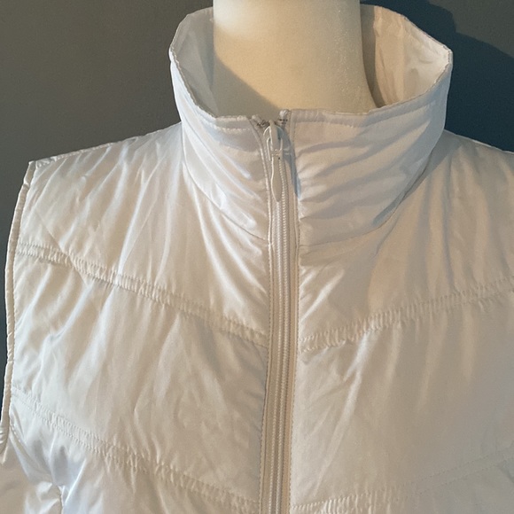 NWT - White Vest XL - Picture 2 of 5